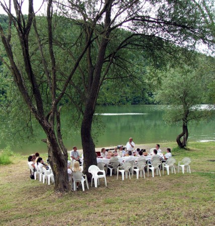 Konferencia a lázbérci tó mellett