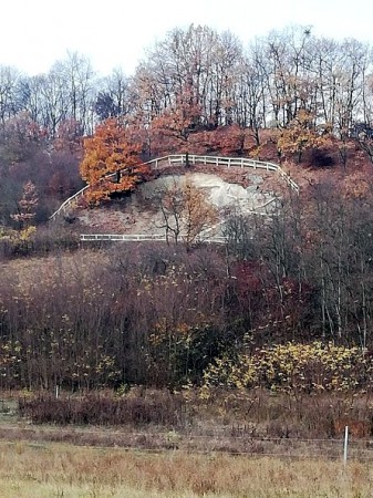 Őslénytani lelőhely a falu határában